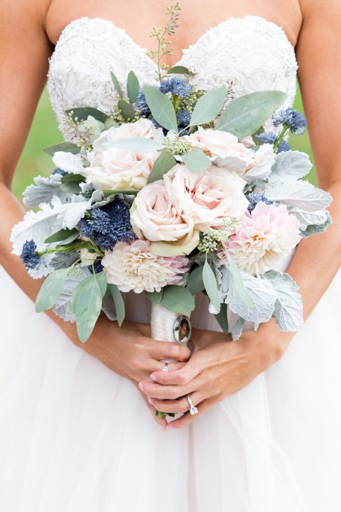 bride holding her beautiful bouquet