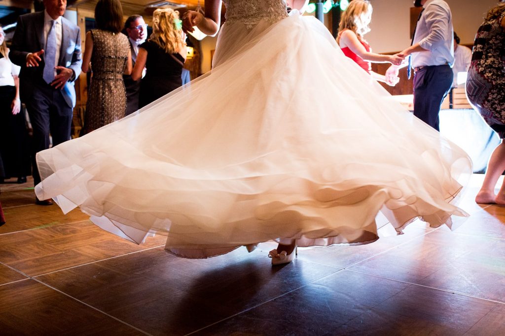 brides dress spins